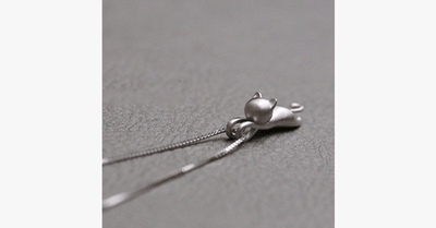 Climbing Cat Pendant – Made Especially For Pet Lovers – Simple Yet Absolutely Unique