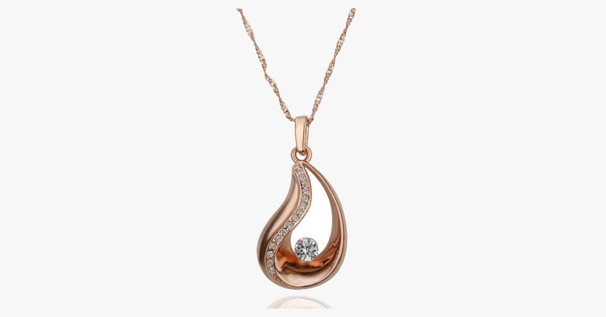 Beauty Illusion Pendant in 18K Gold Plated