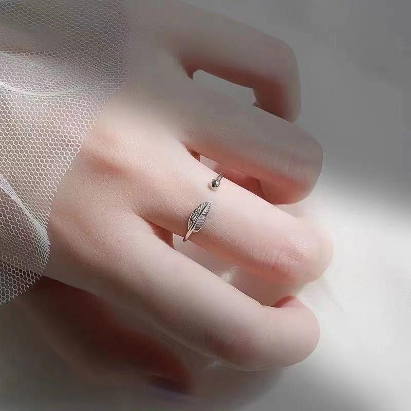 Adjustable Plume Ring